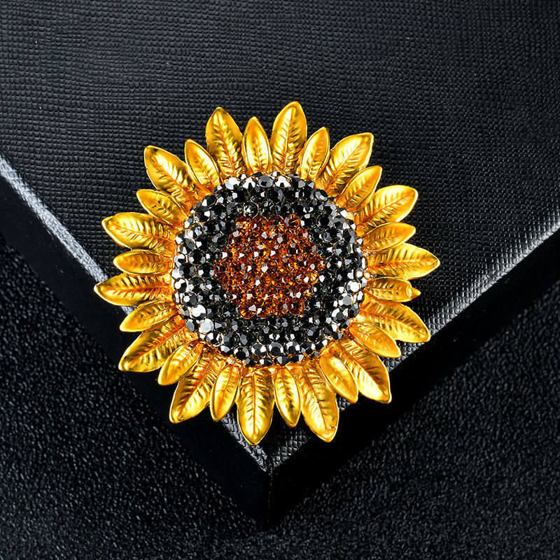Women Formal Wear Trends - New Flower Brooch Trend Style And